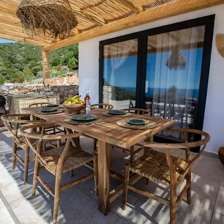 Eunoia Porto Katsiki Apartahotel